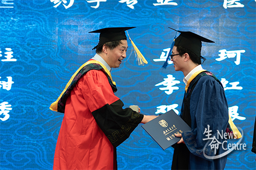 发戒指.jpg