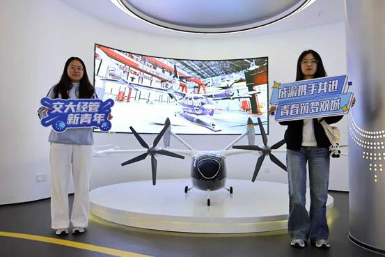 图片包含 室内, 站, 桌子, 女人 AI 生成的内容可能不正确。