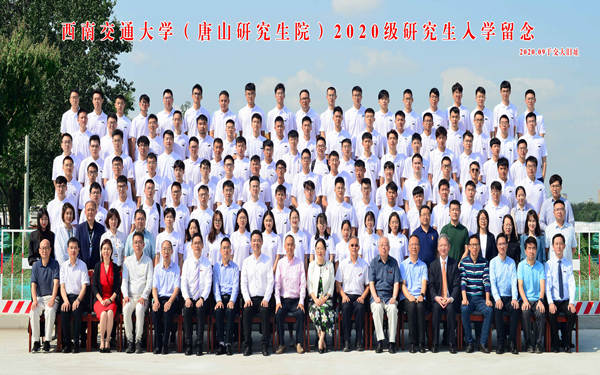 2020级新生入学大合影_副本.jpg