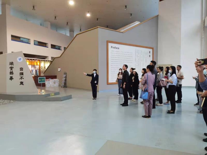校史馆座谈.jpg
